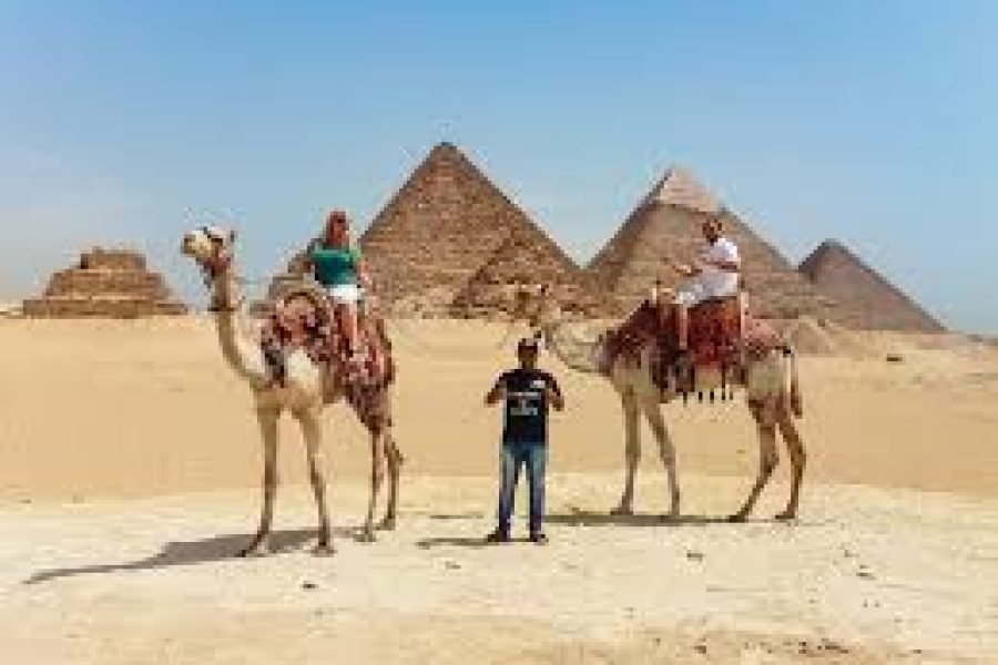 Cairo: Pyramids, Sakkara & Memphis Tour with Lunch